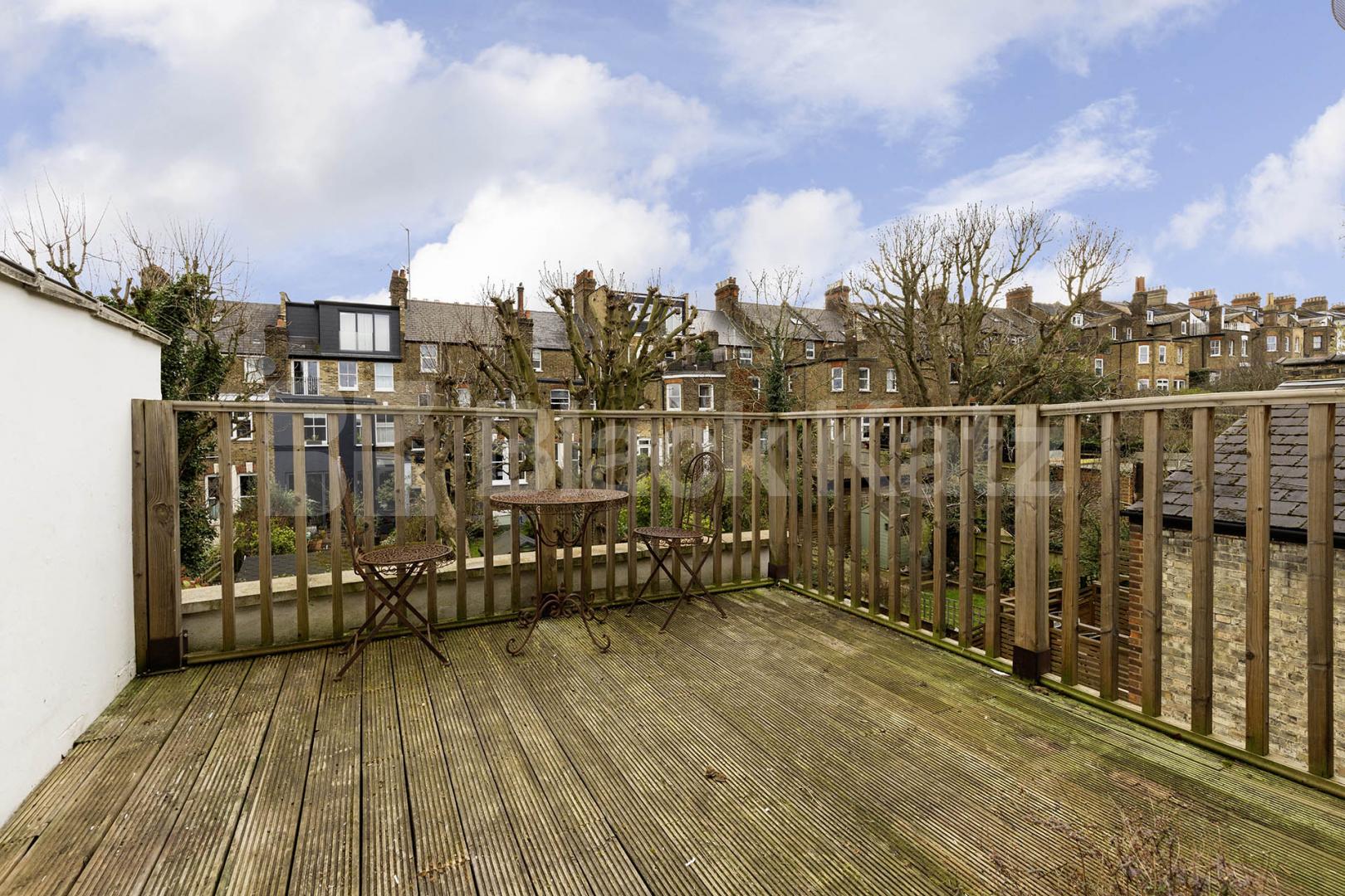 Top floor 1 bedroom with exposed brick and private roof terrace Hillfield Avenue, Crouch End / Hornsey